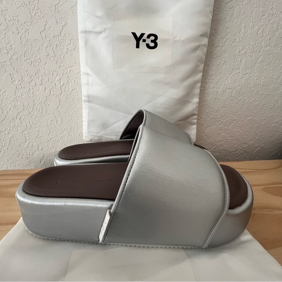 Y-3 Slides - Picture 2 of 4